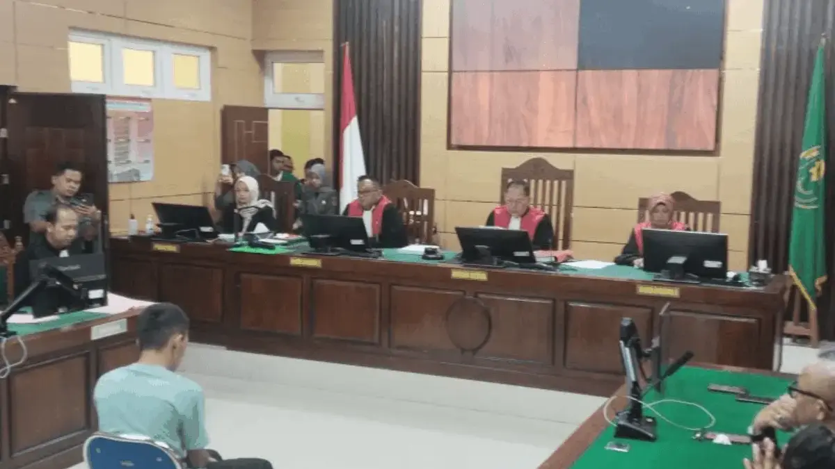 Pelaku Pembunuhan dan Pemerkosa Gadis Penjual Gorengan Keliling di Padang Pariaman Dihukum Pidana Mati Hakim Ketua Dedi Kuswara membacakan putusan pada Persidangan dengan terdakwa Indra Septiarman dalam kasus duga