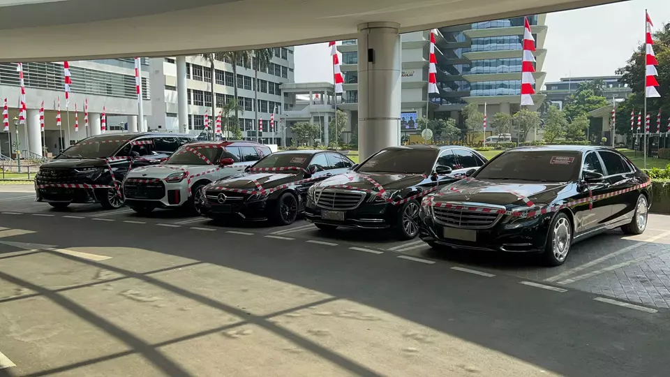 Lima mobil mewah berbagai merek disita terkait kasus dugaan korupsi tata kelola minyak mentah dan produk kilan