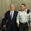 Perdana Menteri Benjamin Netanyahu bersama Eyal Zamir ketika Zamir menjabat sebagai pembantu militer perdana m