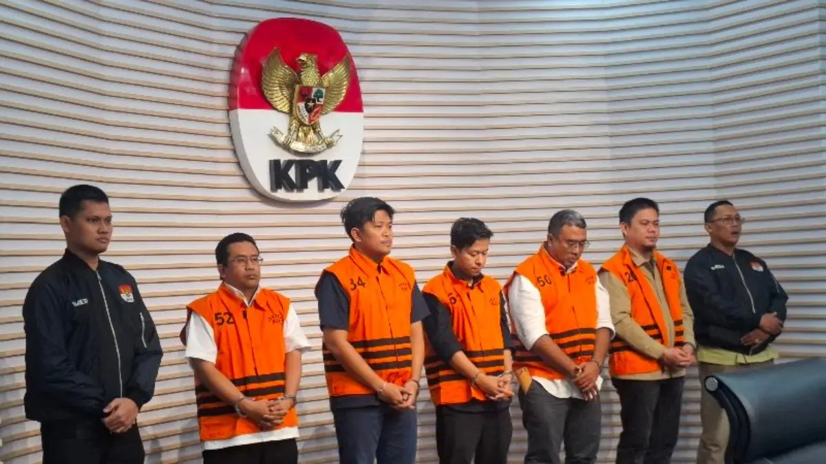 Para tersangka kasus dugaan suap proyek pembangunan rumah sakit daerah (RSUD) Kabupaten Kolaka Timur (Koltim),