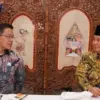 Sugiono (kiri) dan Prabowo Subianto di sebuah acara. (INSTAGRAM/@SUGIONO_56)
