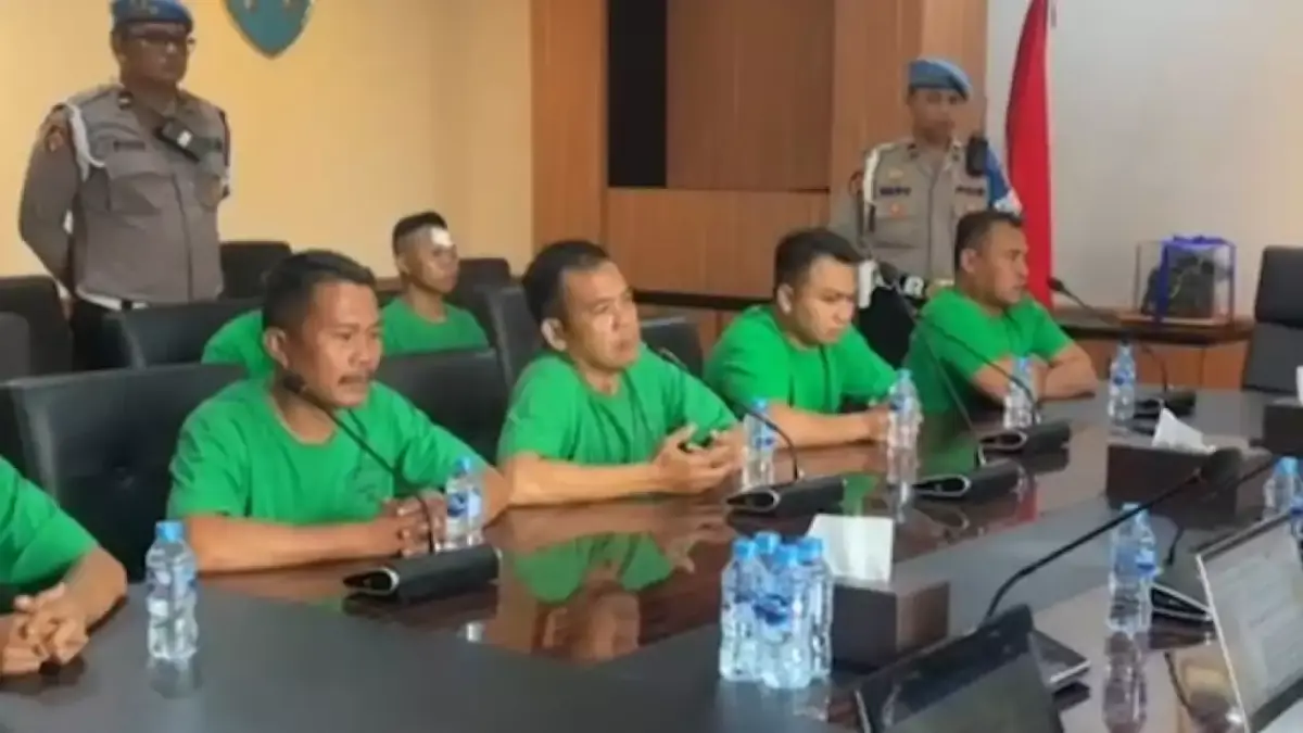 Penampakan 7 Brimob di mobil rantis yang lindas ojol (IST)