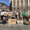 Aktivis Greta Thunberg dan aktivis lainnya berunjuk rasa soal perubahan iklim di depan Gedung Parlemen, Stockh