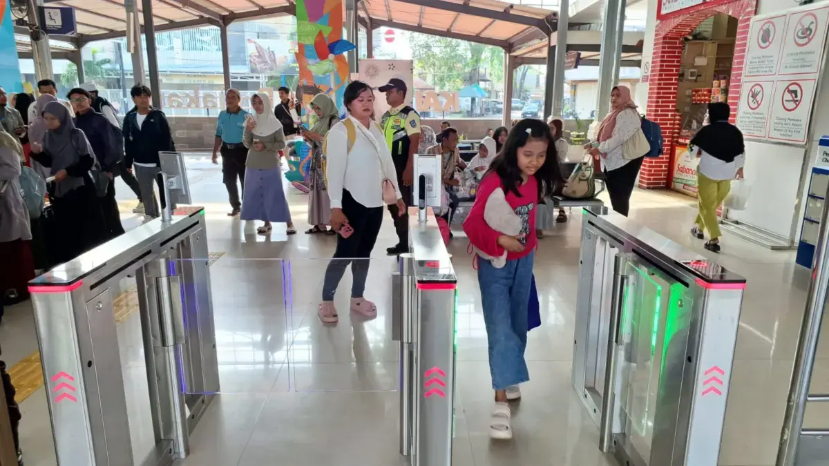 Teknologi FR Permudah Boarding di Stasiun Cirebon Prujakan
