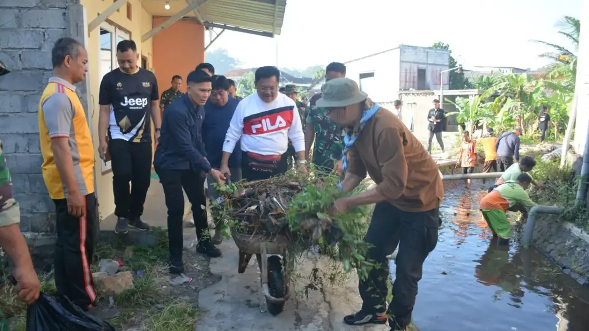 Wali Kota Salatiga, dr. Robby Hernawan, Sp. OG., bersama Dandim 0714/Salatiga, Letkol Inf Guvta Alugoro Koedoe