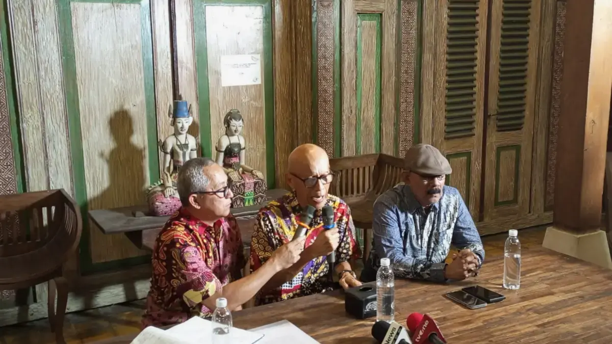 Keluarga Arya Daru Pernah Terima Amplop Warna Coklat dari Sosok Misterius, Begini Isinya Suasana jumpa pers keluarga kandung almarhum Arya Daru Pangayunan di Yogyakarta, Sabtu, (23/8/2025).