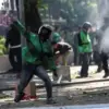 Seorang demonstran di luar markas Brigade Bergerak Jakarta (Brimob) pada hari Jumat.