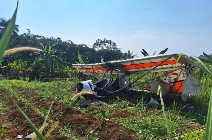 Kondisi pesawat capung yang dikabarkan jatuh di Ciampea, Kabupaten Bogor. (Foto: Kiriman warga)