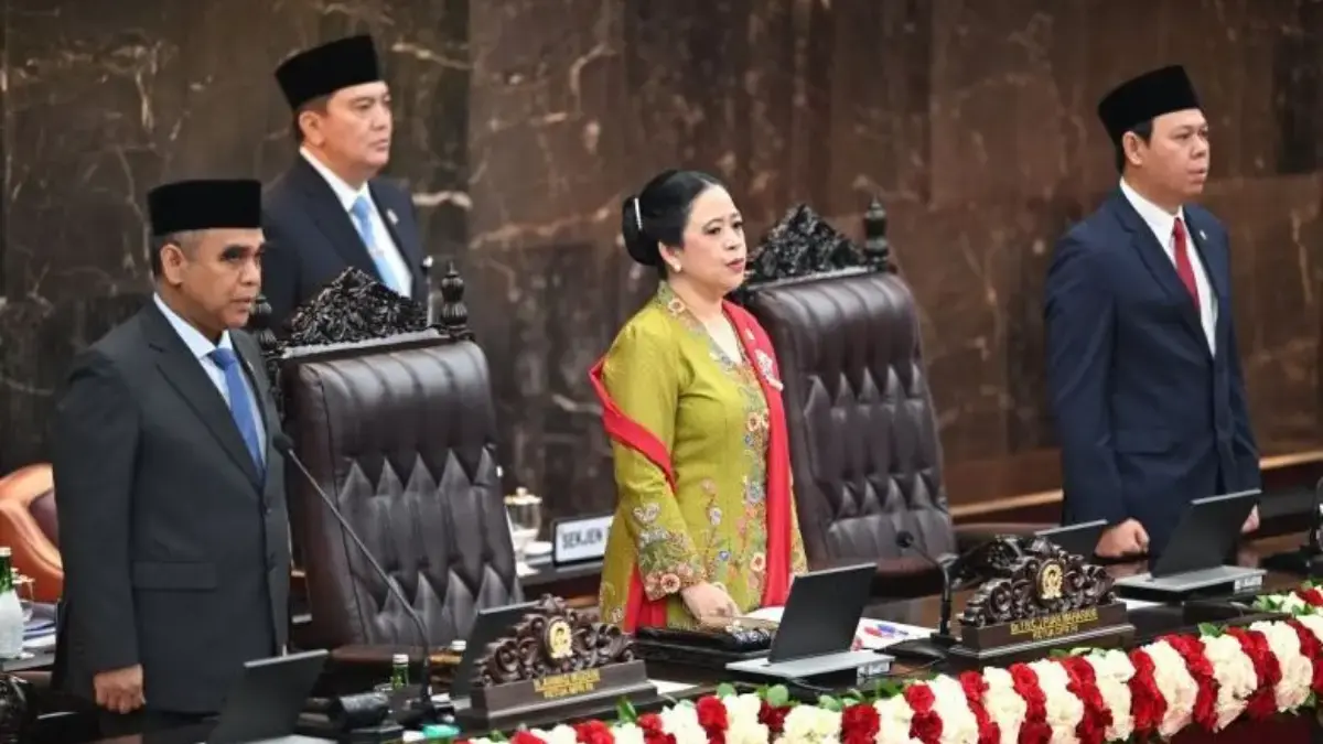 Ketua MPR Ahmad Muzani (kiri) bersama Ketua DPR Puan Maharani (kedua kanan) dan Ketua DPD Sultan Bachtiar Naja