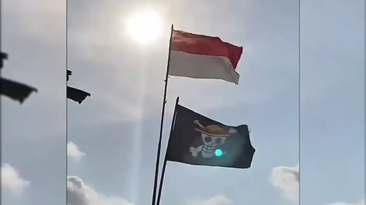 Bendera One Piece ramai dikibarkan bersama Merah-Putih jelang HUT RI 2025.