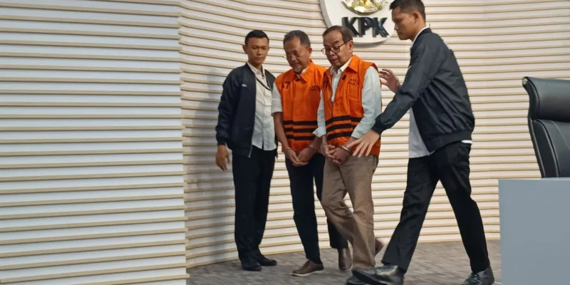 Plt Deputi Bidang Penindakan dan Eksekusi KPK, Asep Guntur Rahayu bersama Jubir KPK Budi Prasetyo saat jumpa p