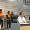 KPK menahan tiga tersangka yang terjaring dalam operasi tangkap tangan terkait kasus dugaan suap pada kerja sa