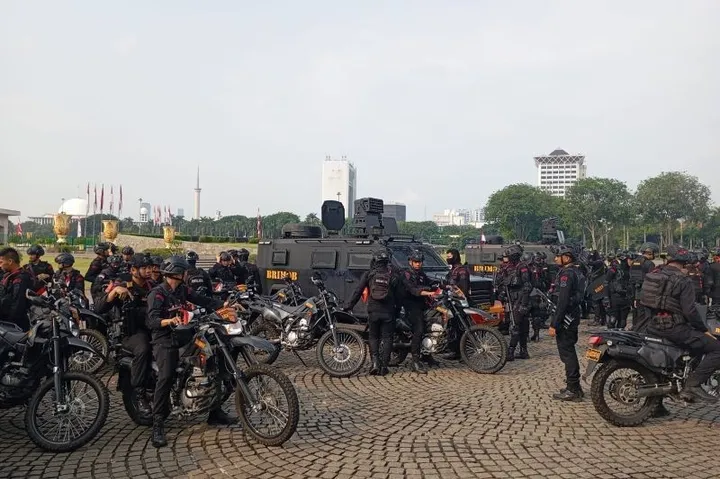 Polda Metro Jaya menggelar patroli skala besar pada Minggu (31/8/2025) untuk mengamankan di Jakarta di tengah