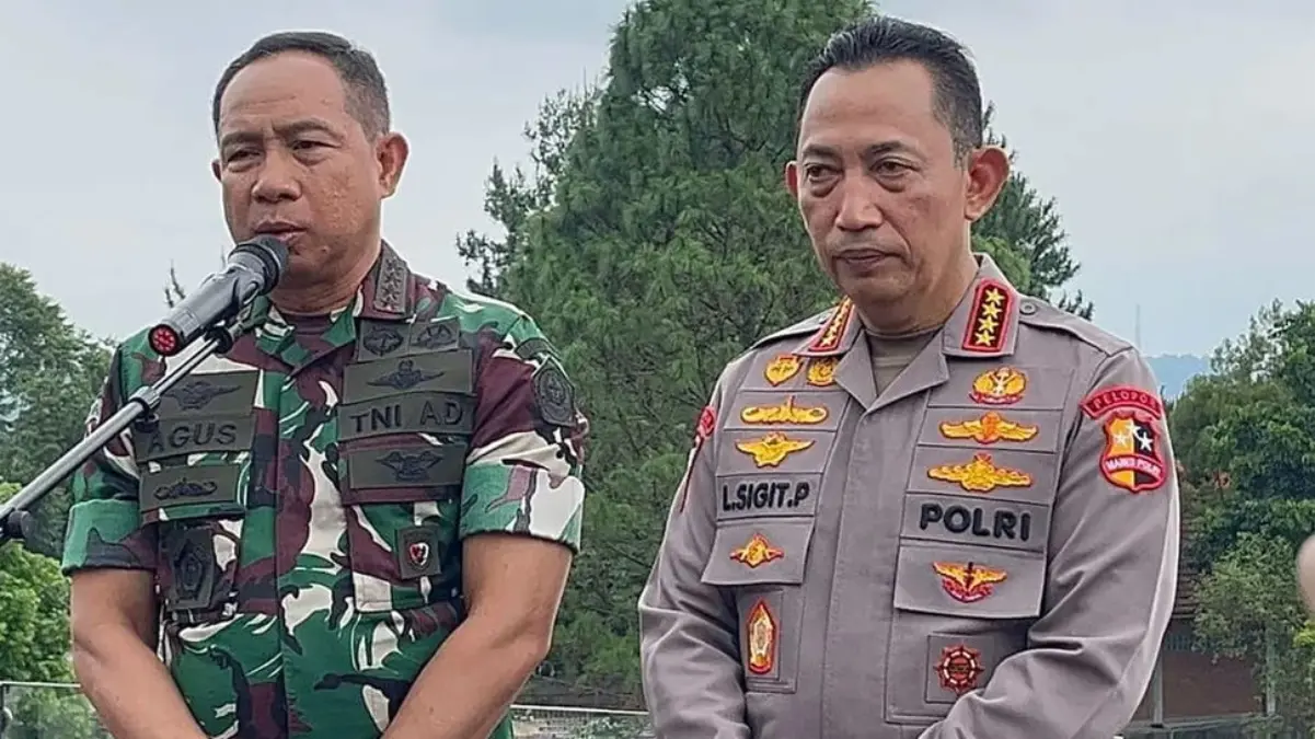 Prabowo Perintahkan Kapolri-Panglima TNI Ambil Langkah Tegas Aksi Massa Anarkis Kapolri Jenderal Polisi Listyo Sigit Prabowo dan Panglima TNI Jenderal Agus Subiyanto di Kopi Koneng, Bojongko
