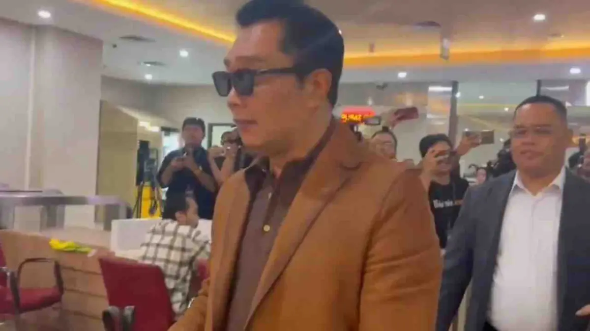 Pembuktian Identitas Anak Selebgram, Usai Jalani Tes DNA Begini Harapan Kang Emil Mantan Gubernur Jawa Barat Ridwan Kamil tiba di Gedung Bareskrim Polri, Jakarta Selatan, Kamis (7/8/2025) -Ant