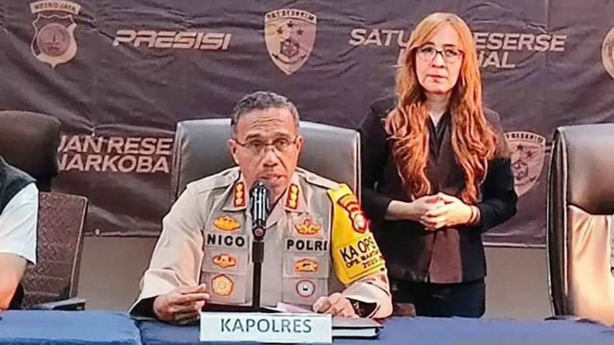 Polres Jakarta Selatan Usut Pelaku Penjarahan Rumah Eko Patrio Kapolres Metro Jakarta Timur Kombes Pol Nicolas Ary Lilipaly saat memberikan keterangan pers terkait kasus pen