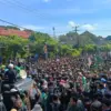 Demo di depan Mapolda Bali dan Kantor DPRD Bali berakhir ricuh, Sabtu (30/8/2025). (Antara)