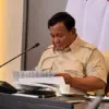 Presiden Prabowo Subianto melakukan rapat terbatas dengan sejumlah menteri Kabinet Merah Putih di Lanud Halim