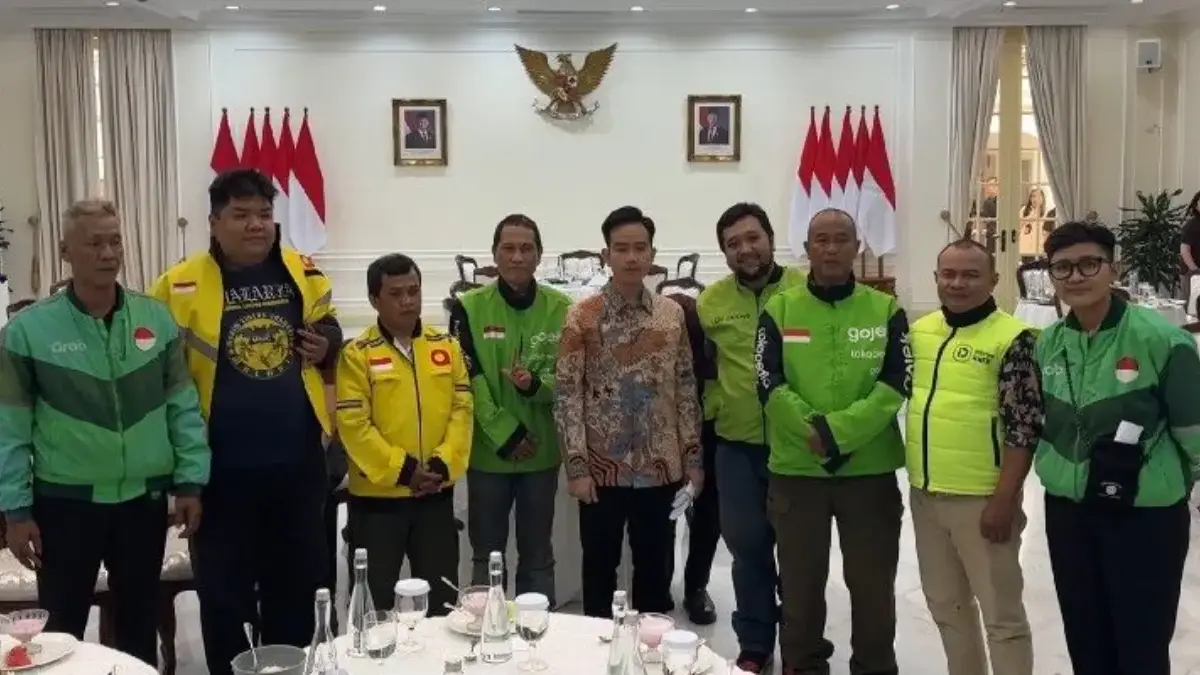 Wakil Presiden Gibran Rakabuming Raka menerima dan berdialog dengan perwakilan pengemudi ojek online (ojol) di