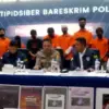 Dirtipid Siber Bareskrin melakukan konferensi pers soal kasus provokasi dan penghasutan demonstrasi.