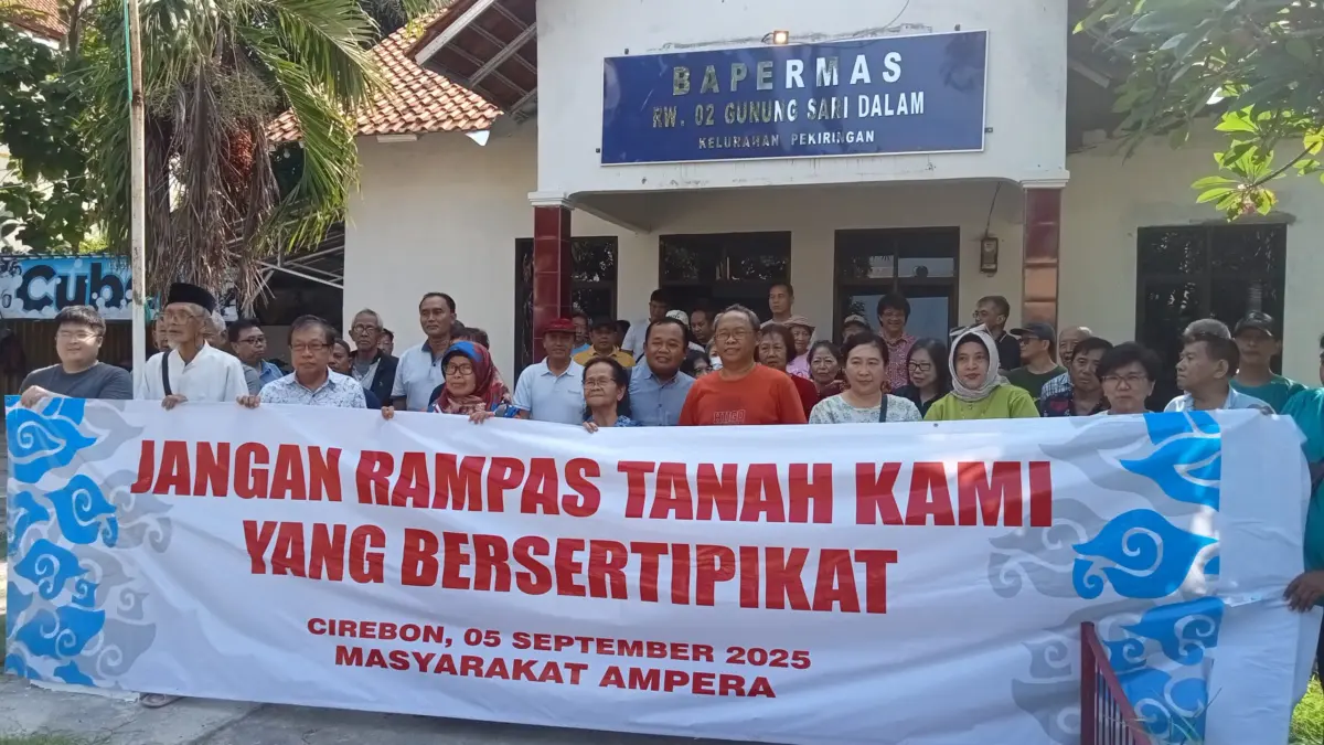 Warga ampera kota Cirebon gelar aksi, karena selama 13 tahun, sebanyak 108 sertifikat milik warga di blokir BP