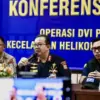 Kabid Dokkes Polda Kalsel Kombes Pol dr Muhammad El Yandiko (tengah) memberikan keterangan dalam konferensi pe
