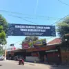 Spanduk warga Ampera Kota Cirebon