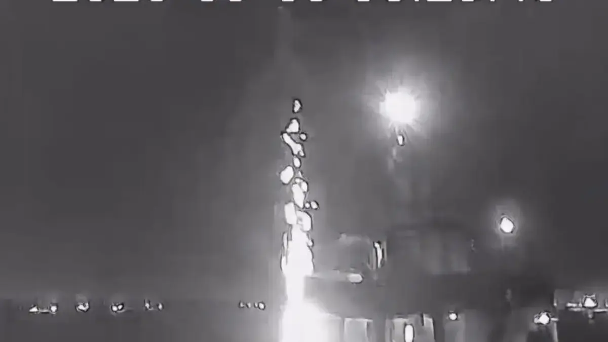 Tangkapan layar kamera CCTV yang merekam serangan terhadap Family Boat, salah satu kapal utama Global Sumud Fl