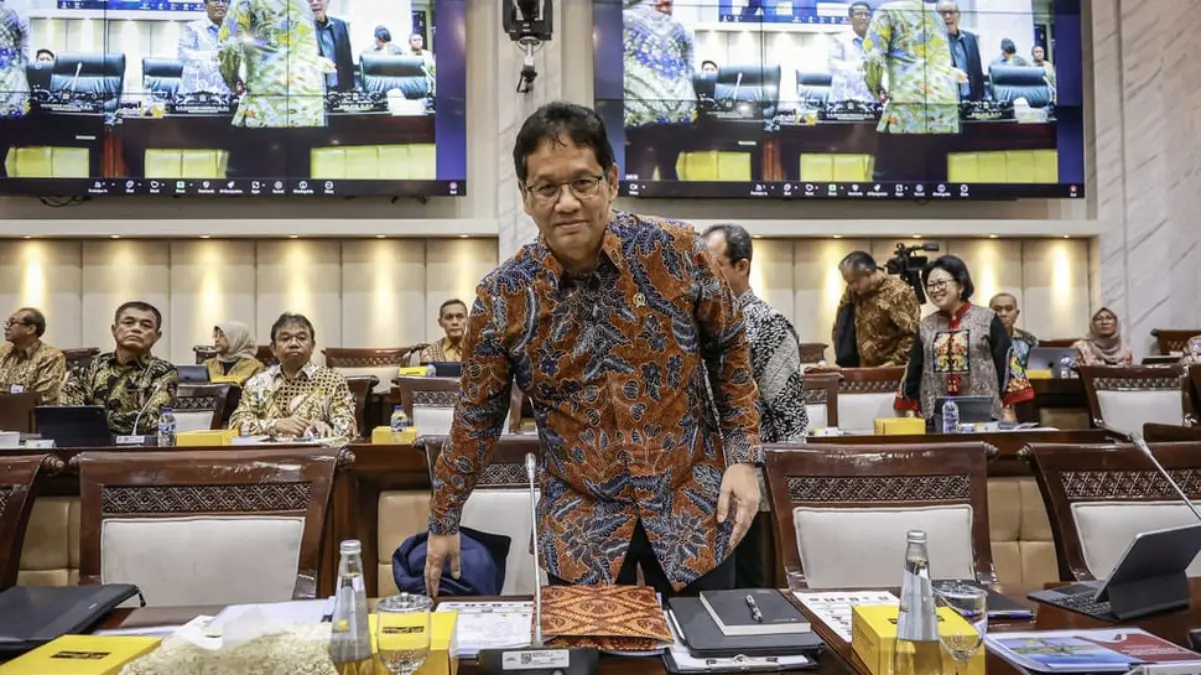 Koperasi Desa Merah Putih Bayar Bunga Deposito Lebih Rendah ke Pemerintah: 2 Persen Menteri Keuangan Purbaya Yudhi Sadewa bersiap mengikuti rapat kerja dengan Komisi XI DPR di Kompleks Parlemen,