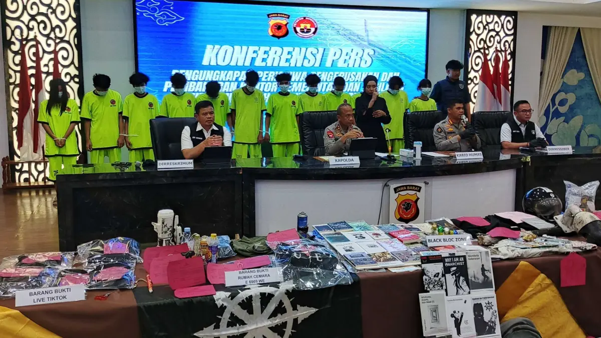 Pelaku Perusakan Saat Demo Rusuh di Bandung Dapat Kucuran Dana dari Luar Negeri, Ini Penjelasan Polisi Konferensi pers Polda Jabar terkait pelaku perusakan saat demo di Bandung, Selasa (16/9/2025)