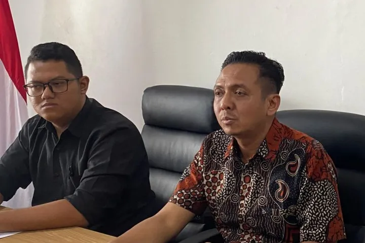LPSK Dalami Kematian Mahasiswa Unnes Iko Juliant, Bukti Rekaman CCTV dan Saksi Perwakilan kuasa hukum keluarga Iko Juliant Junior, Naufal Sebastian (kiri) bersama Wakil Ketua LPSK, Wawan Fa