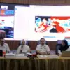 Kepala BMKG, Dwikorita Karnawati (kedua kiri) saat jumpa pers Prakiraan Musim Hujan 2025/2026 dan Update Kondi