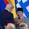 Percakapan Prabowo dan Trump Tak Sengaja Terekam Mikrofon Saat KTT Gaza di Mesir Presiden Amerika Donald Trump berbincang dengan Presiden Republik Indonesia Prabowo Subianto saat KTT Perdamai