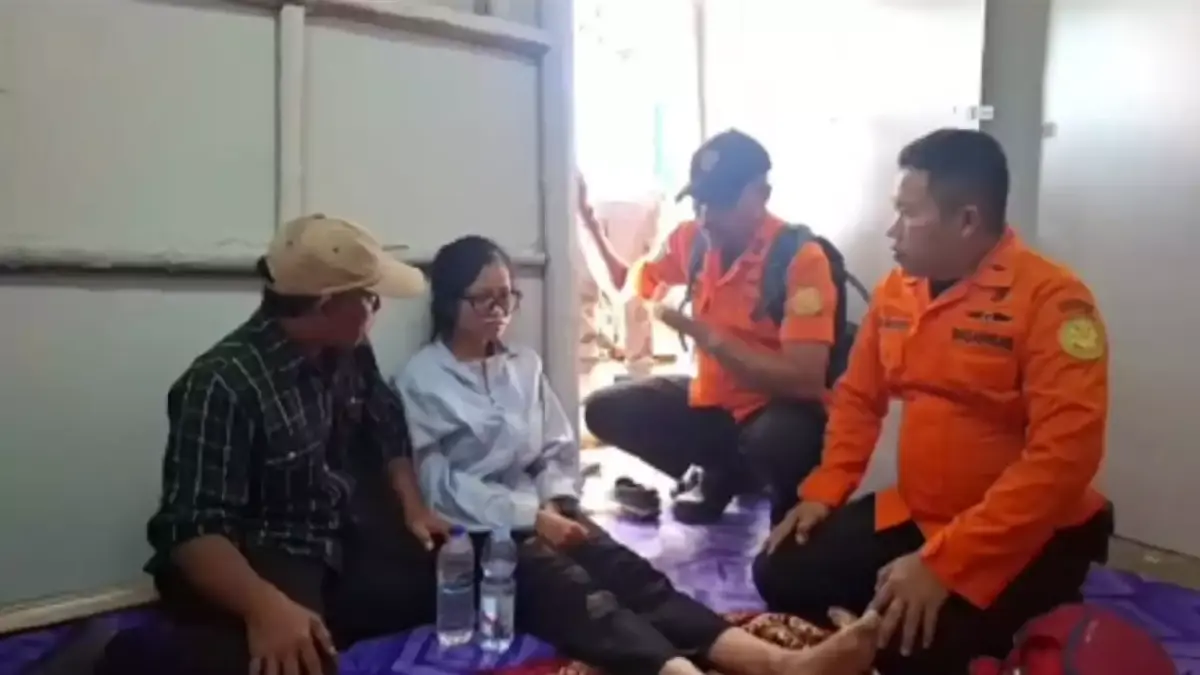 Tim SAR temukan ayah dan anak yang hilang di Lembah Tengkorak, Bandung (Dok. Basarnas Jabar)