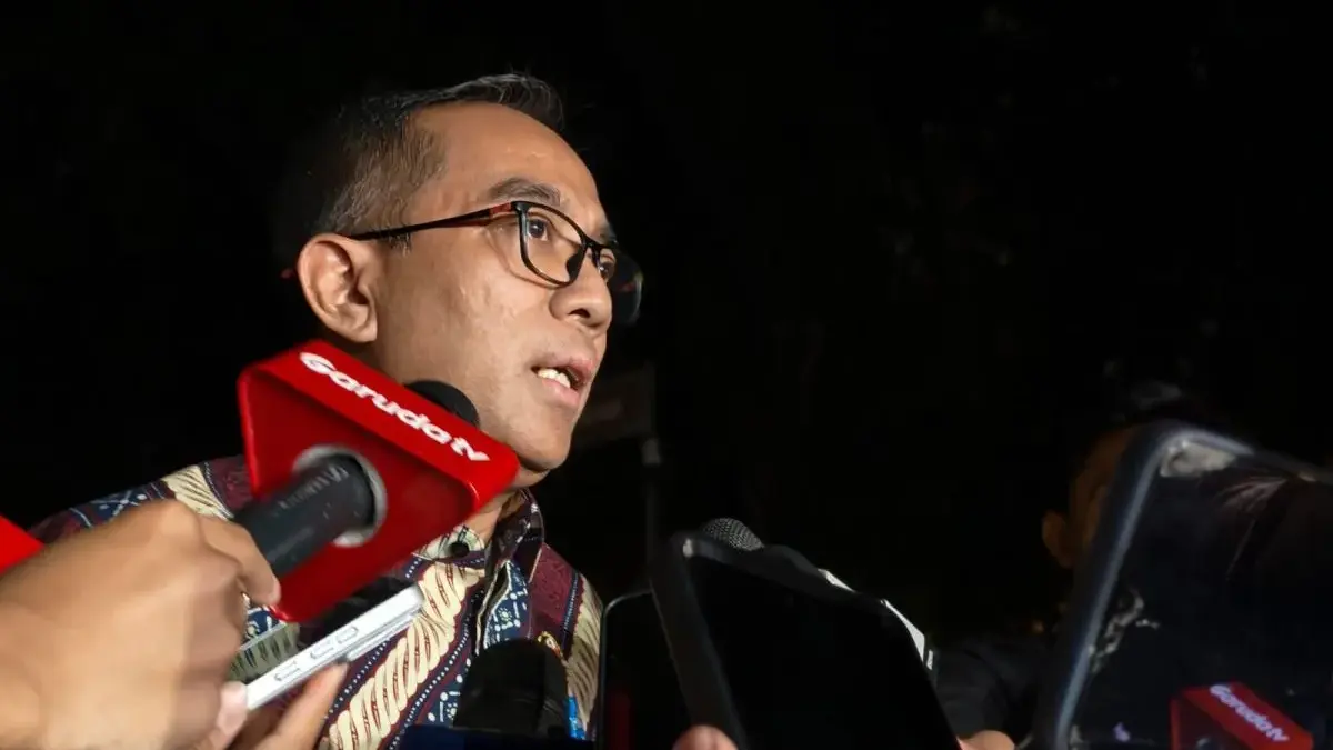 Menteri Pendidikan Tinggi, Sains, dan Teknologi Brian Yuliarto menyampaikan keterangan seusai menghadiri rapat