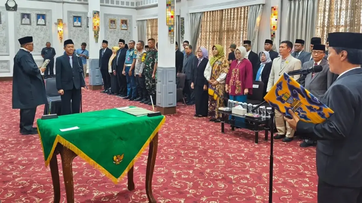 Wali Kota Cirebon, Effendi Edo, secara resmi melantik Drs. Sumanto sebagai Penjabat (Pj) Sekretaris Daerah (Se