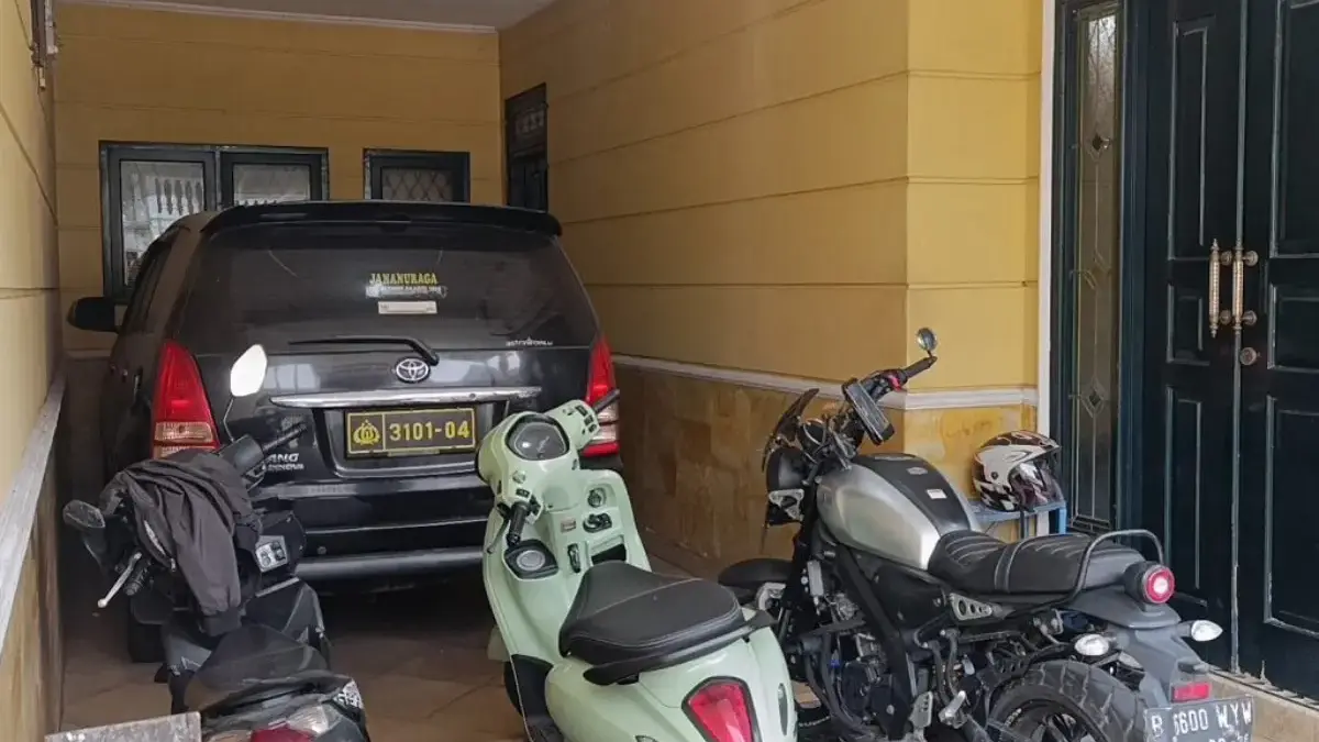 Suasana rumah diduga tempat penyekapan dan penyiksaan 3 pria di Pondok Aren, Tangsel.