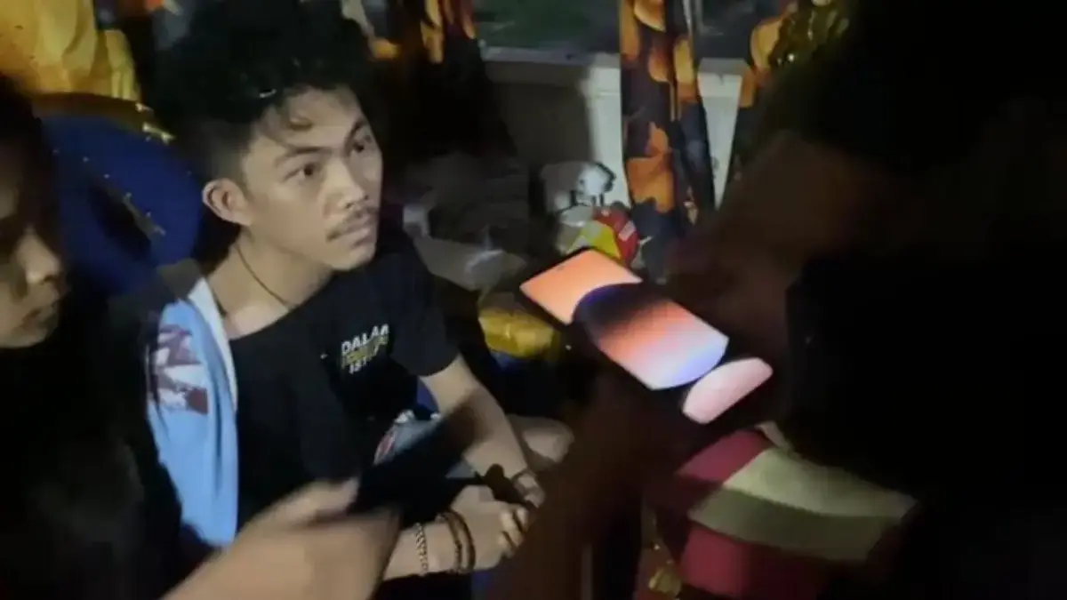 Berikut Fakta Bjorka Asal Minahasa yang Klaim Retas 4,9 Juta Data Nasabah Diduga Bjorka tak berkutik ketika ditangkap polisi (Tangkapan layar video/dok.istimewa)