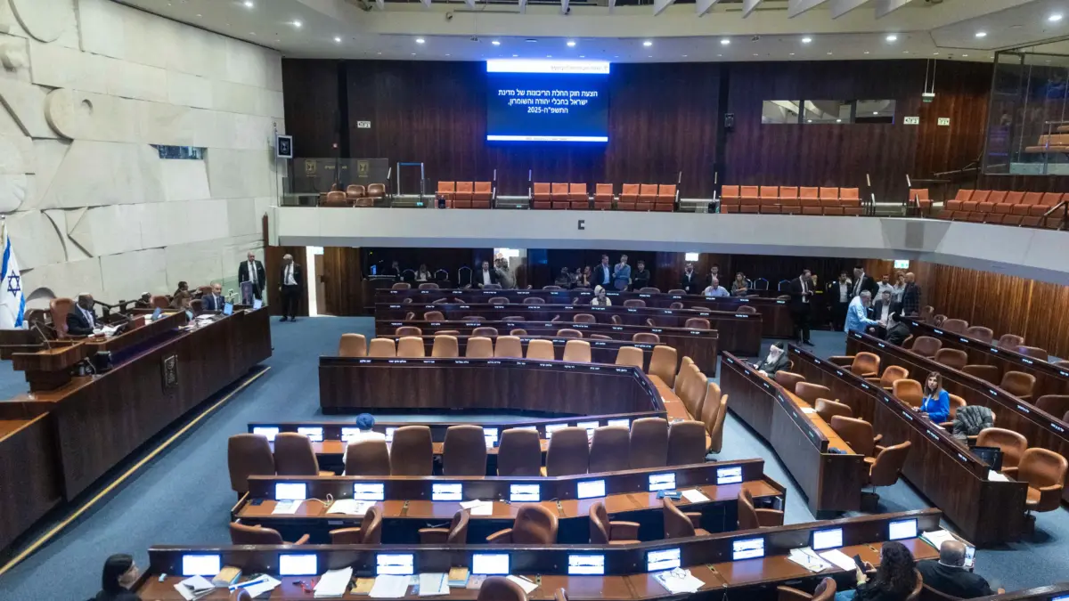 Kneset Setuju RUU Kedaulatan Israel atas Wilayah Tepi Barat Sesi pleno Knesset di Yerusalem pada 22 Oktober 2025 (Gambar: Flash90)