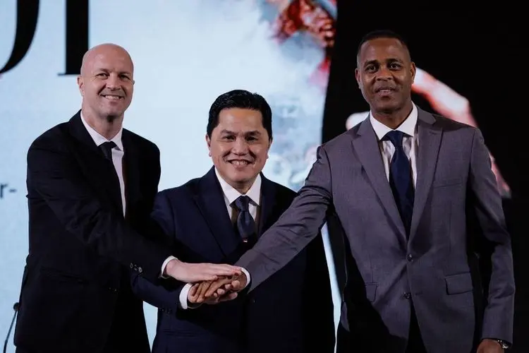 Dipecat PSSI, Patrick Kluivert Tangani Timnas Indonesia: 3 Kali Menang, Kalah 4 Kali Jordi Cruyff (kiri) dari Belanda, penasihat teknis Persatuan Sepak Bola Indonesia (PSSI) yang baru diangkat, K