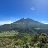 Gunung Lawu berada di antara tiga kabupaten, yaitu Karanganyar (jateng), Ngawi, dan Magetan (Jatim). (Dok. ESD