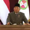 Presiden Prabowo berorasi di sidang senat terbuka UKRI, Bandung, Jawa Barat, Sabtu (18/10/2025). (Foto: Tangka