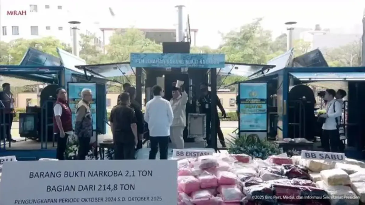 Presiden Prabowo Subianto menghadiri pemusnahan barang bukti narkoba seberat 214,84 ton. Prabowo didampingi Ka