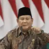 Presiden Prabowo Subianto saat menghadiri Sidang Kabinet Paripurna di Istana Negara, Jakarta, Senin (20/10/202