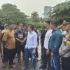 Terungkap Asal Muasal Senjata Api yang Digunakan Penembak Pengacara di Tanah Abang: Dari Rekan di Timor Leste Polisi memeriksa lokasi pengeroyokan dan penembakan seorang pengacara di Tanah Abang, Jakarta Pusat, Selasa (2