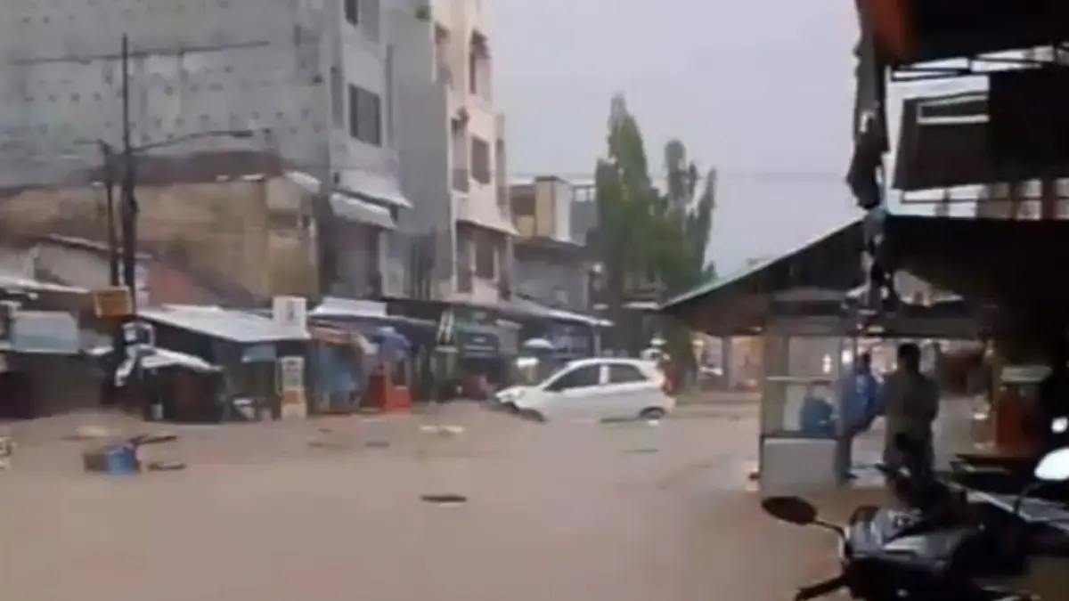 Tangkapan layar kondisi jalan nasional di Bumiayu terendam banjir. (IST)