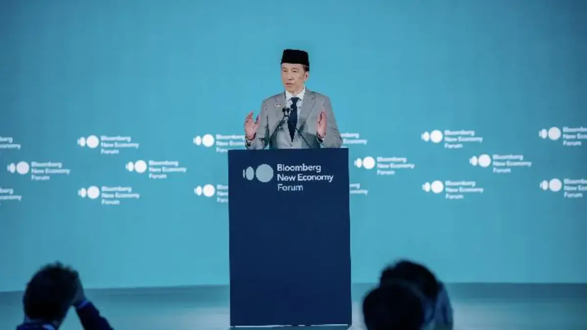 Prediksi Jokowi di Bloomberg New Economy Forum 2025: Bakal Ada Revolusi Humanoid Mantan Presiden RI, Joko Widodo berpidato dalam Bloomberg New Economy Forum 2025 di Singapura, 21 November 202