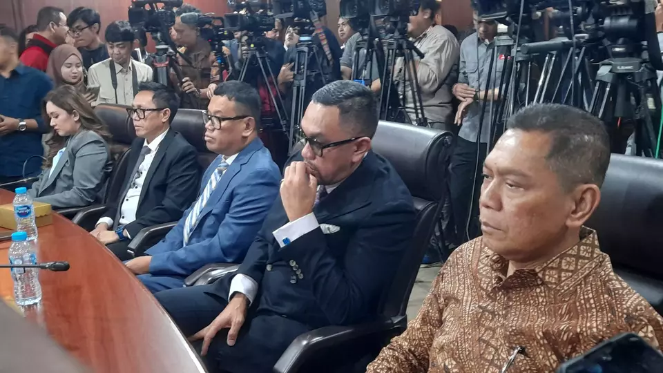 Anggota DPR nonaktif menghadiri putusan Mahkamah Kehormatan Dewan (MKD), Rabu (5/11/2025).