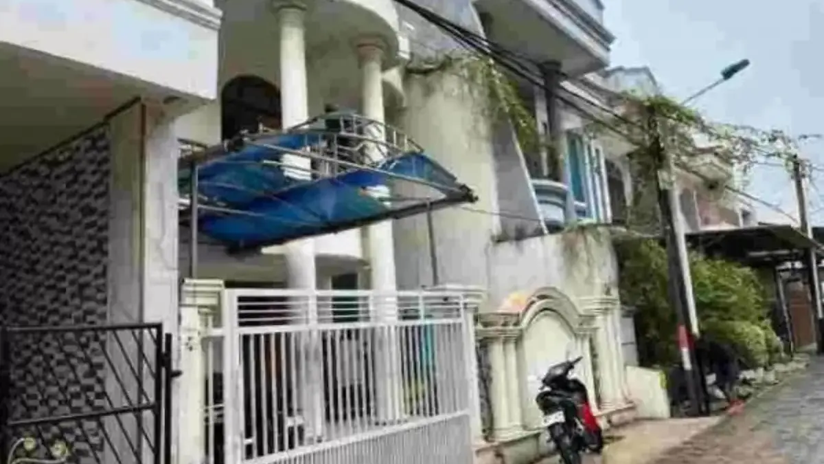 Polisi Geledah Rumah Siswa Terduga Pelaku Ledakan SMAN 72 Kelapa Gading: Buku dan Dokumen Disita Rumah terduga pelaku ledakan di SMAN 72 Kelapa Gading Jakarta Utara. (Foto: Ist)