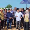 HM Jusuf Kalla saat meninjau langsung lahan miliknya di wilayah GMTD Jalan Metro Tanjung Bunga yang diduga dik